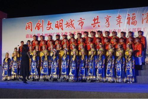 清遠市第十四屆廣場文化藝術節經信專場活動圓滿舉行，市經信局組織文化藝術交流活動促進行業發展